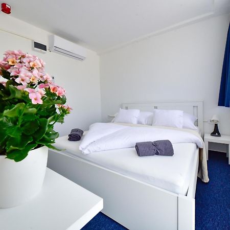 Zama Hotel Zamardi Bagian luar foto